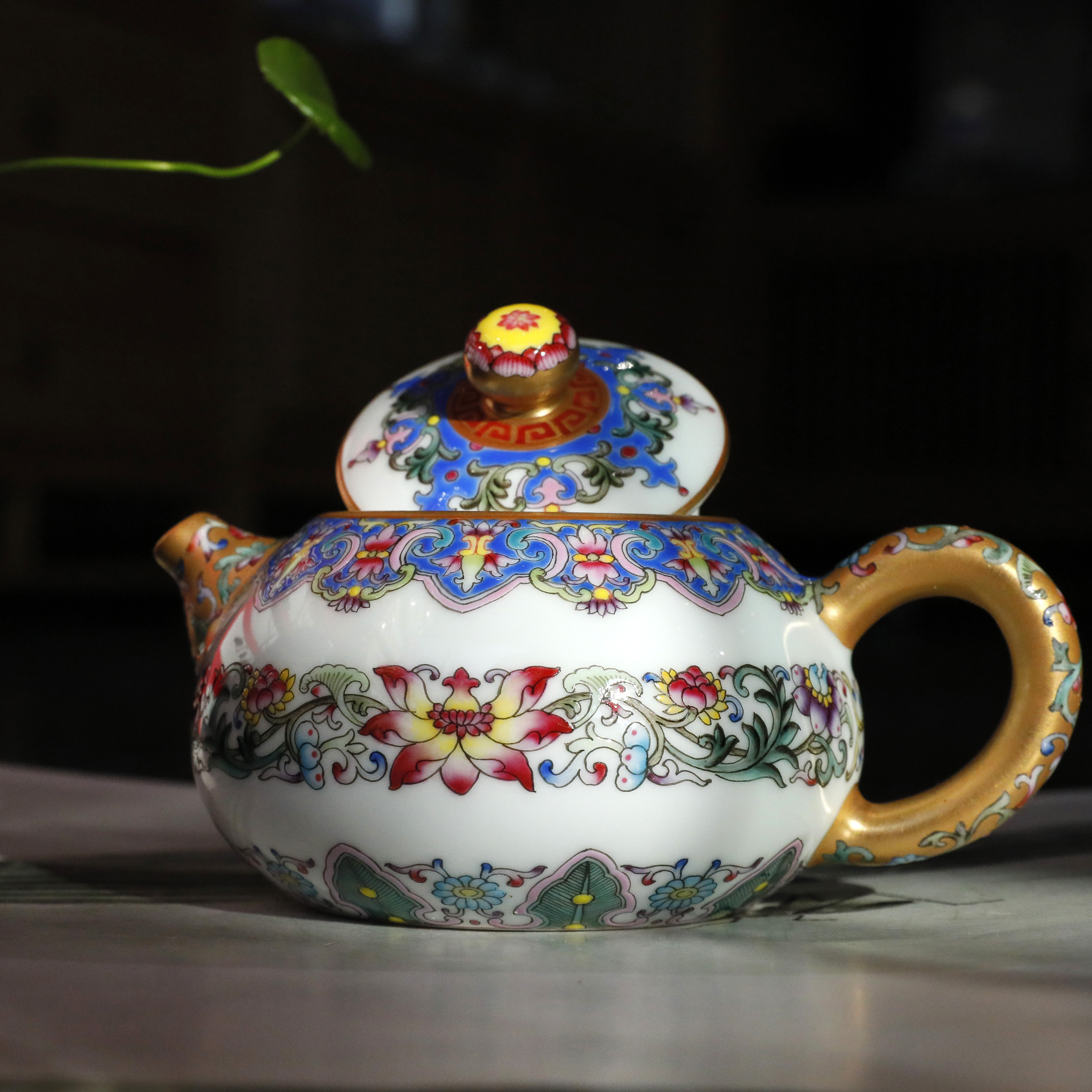 Jingdezhen Exquisite Handmade Hand-Painted Enamel Ruyi Teapot • Pure Gold Detailing • Chinese Porcelain