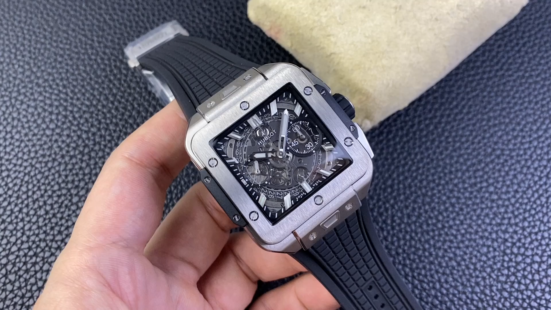 Hublot Square Bang 821.OM.0180.RX 42 mm