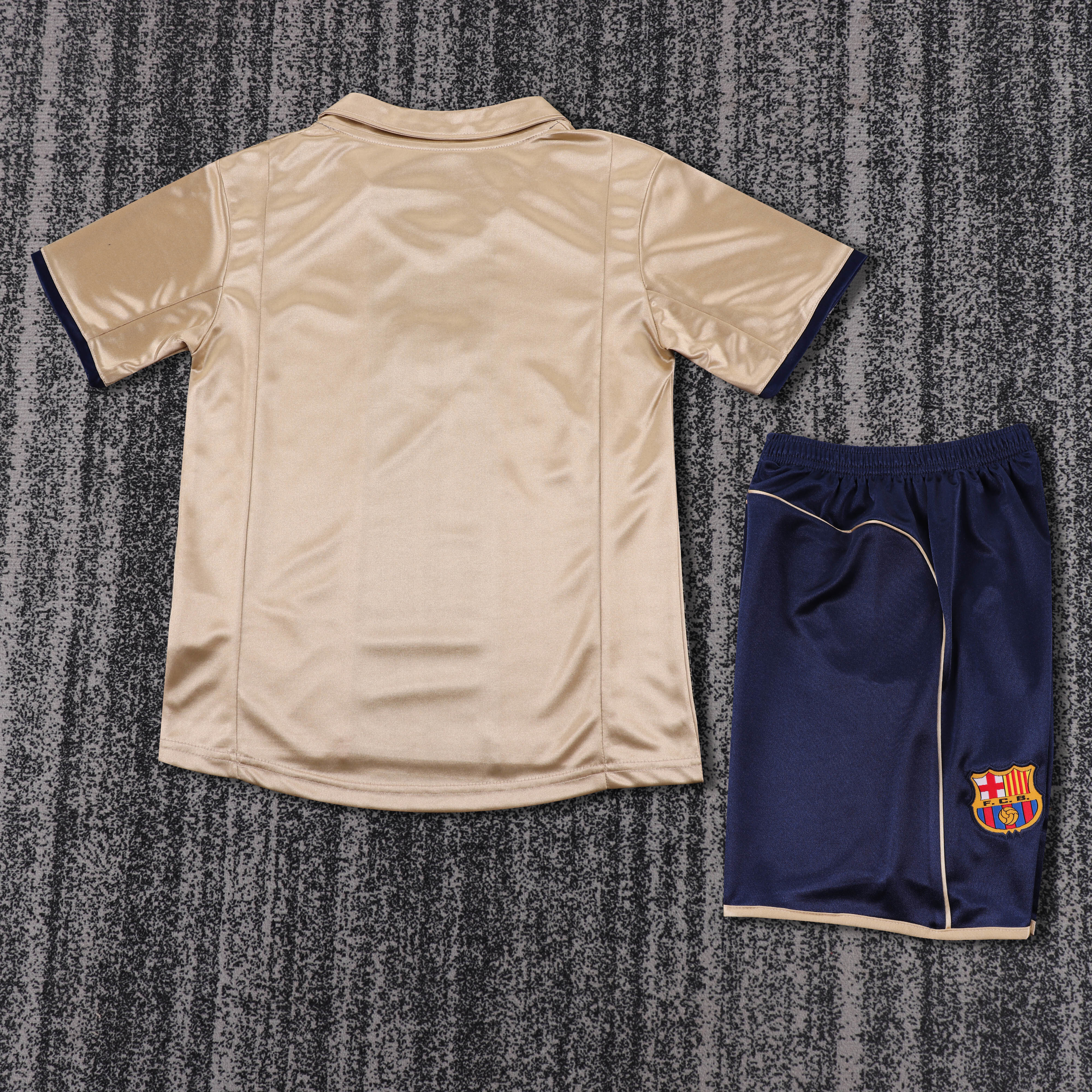 2001/2002 Barcelona Away Retro Football Shirt (Kids Kit)