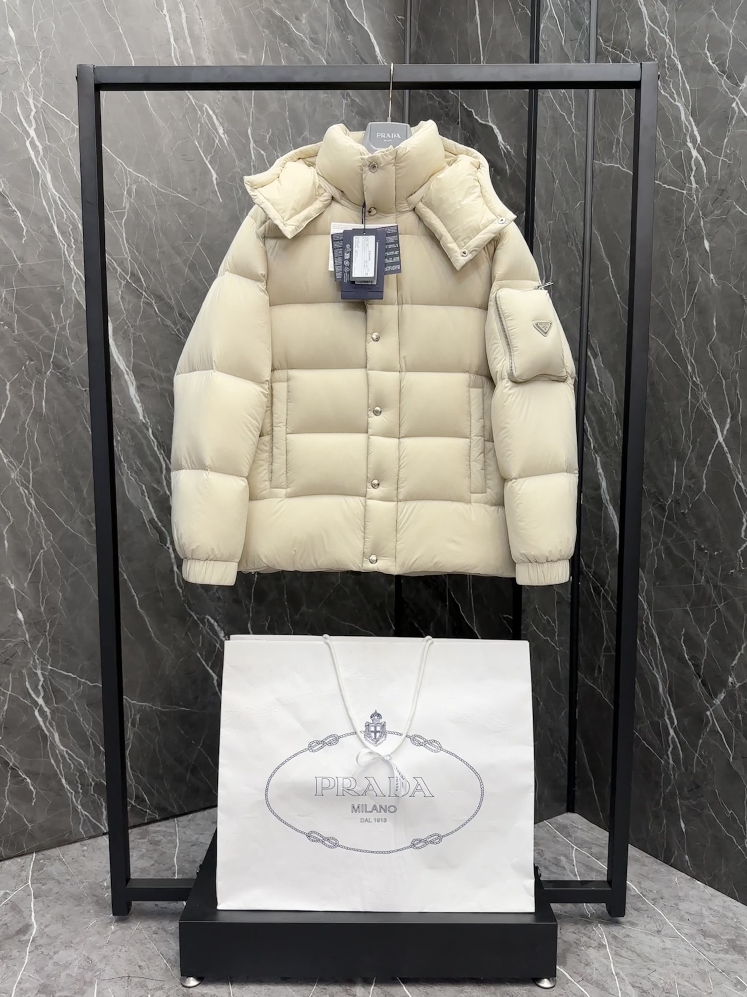 Prada Herbst/Winter 2026 Daunenjacke Größe S-XL