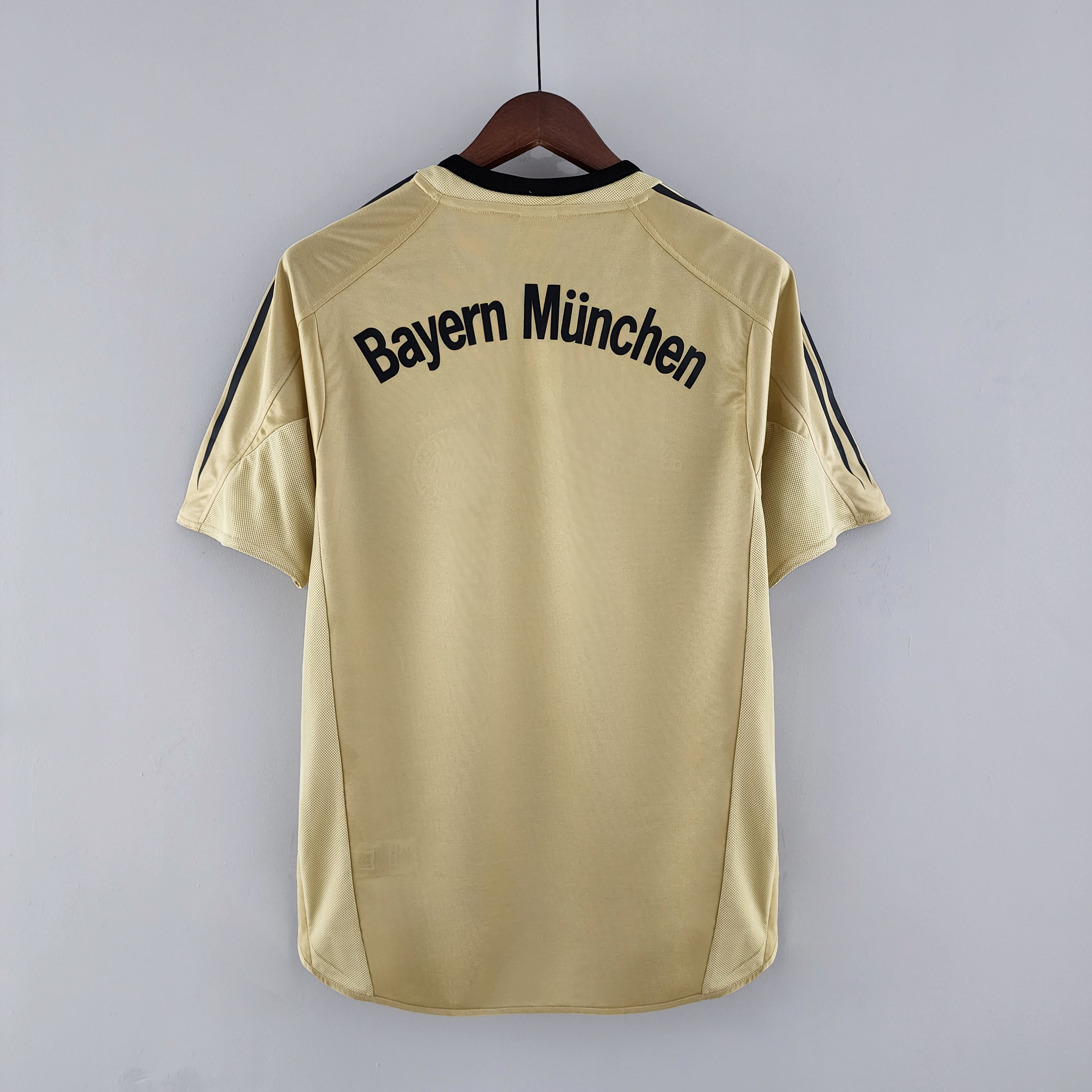 04/05 Bayern Munich Away Retro Football Shirt