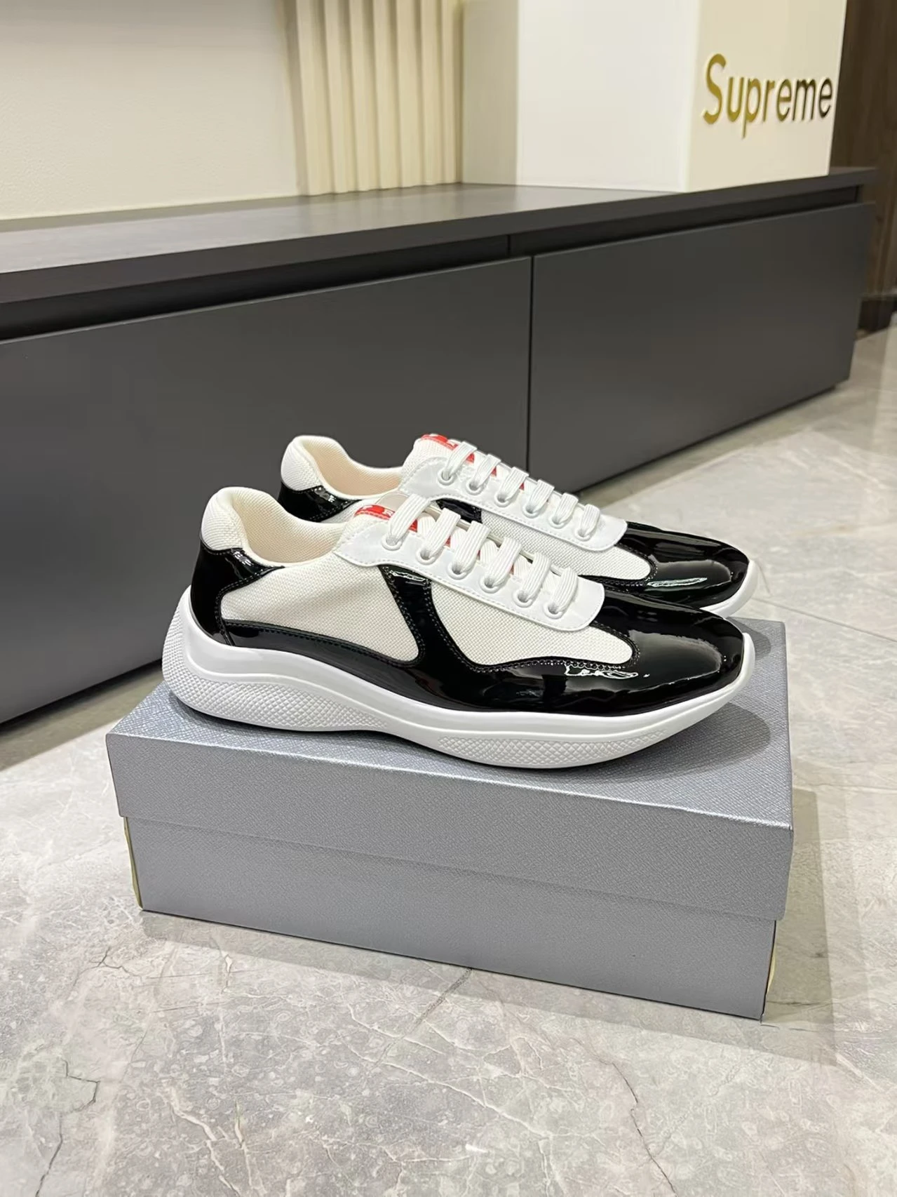 Prada top quality lacquer shoes