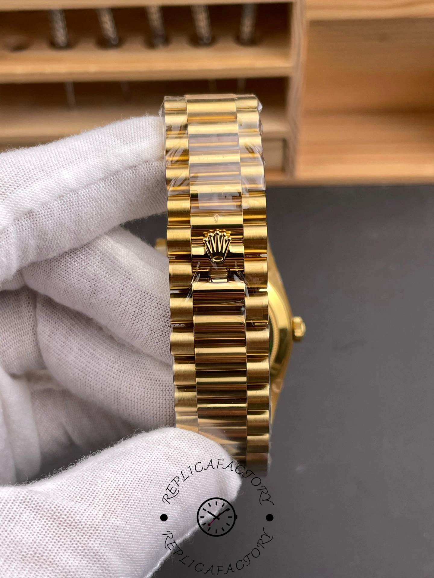 Rolex Day Date 40 Yellow Gold Green Ombre Dial M228238 0069 Replica