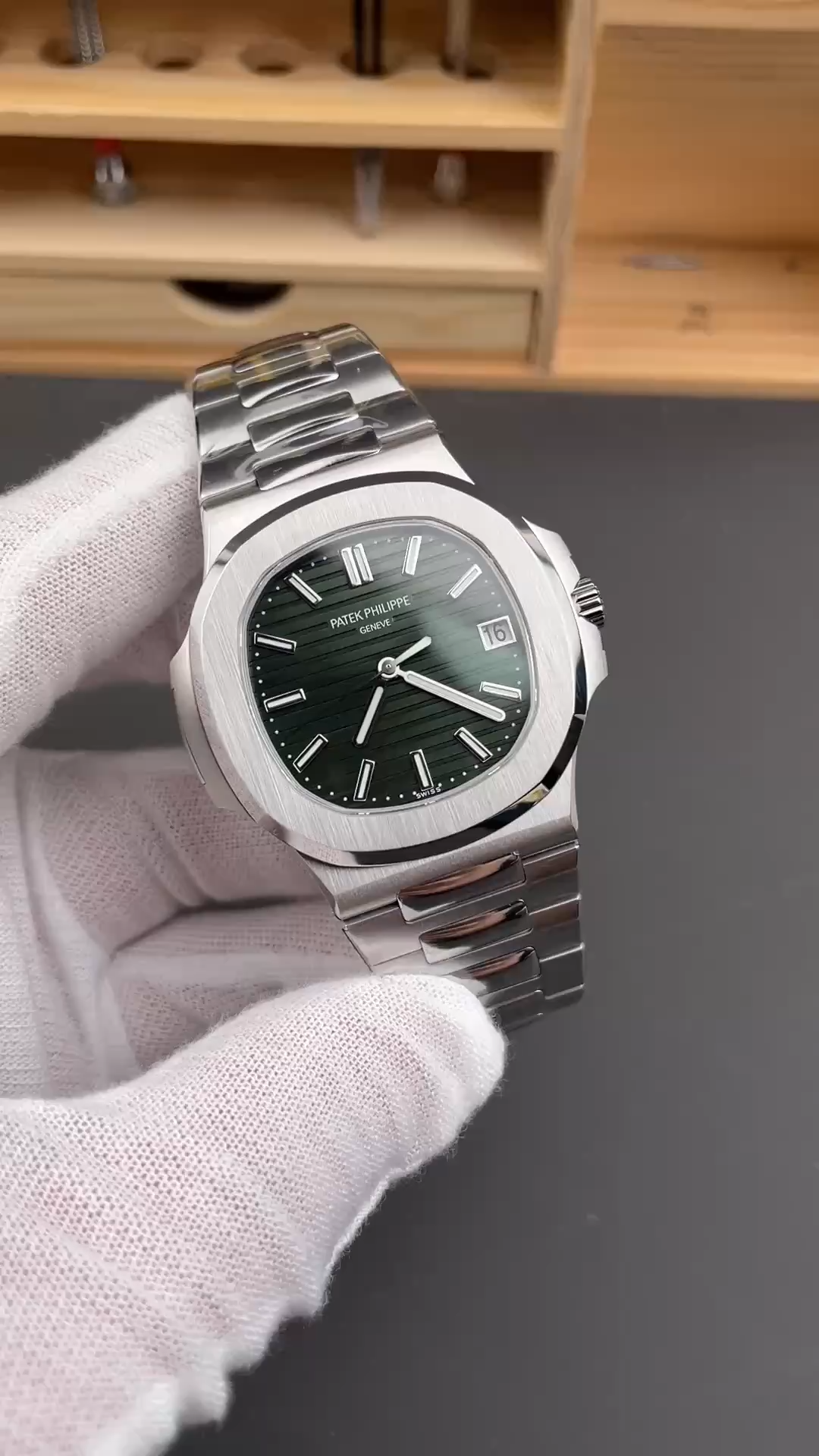 Replica Patek Philippe Nautilus 5711 1A Green Dial 40mm Mens Watch