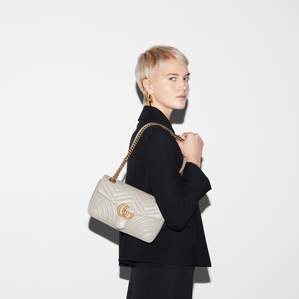 GG Marmont medium shoulder bag Light grey