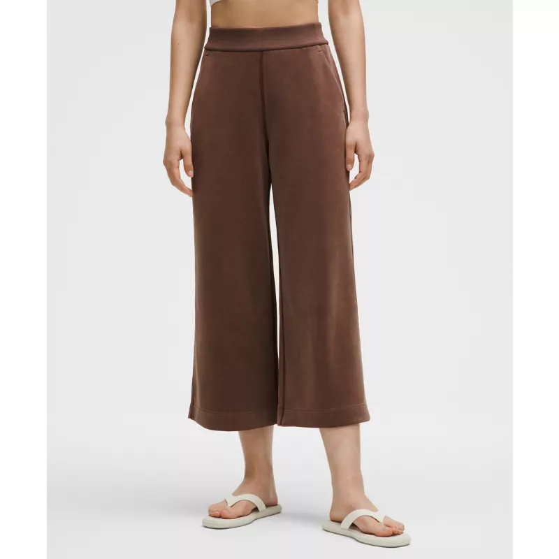 Softstreme High-Rise Wide-Leg Cropped Pant