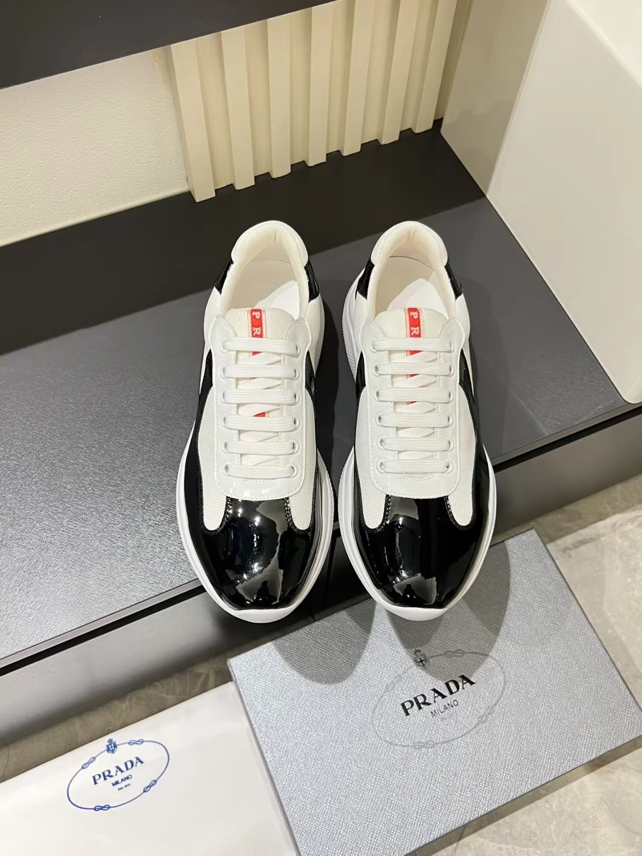 Prada top quality lacquer shoes
