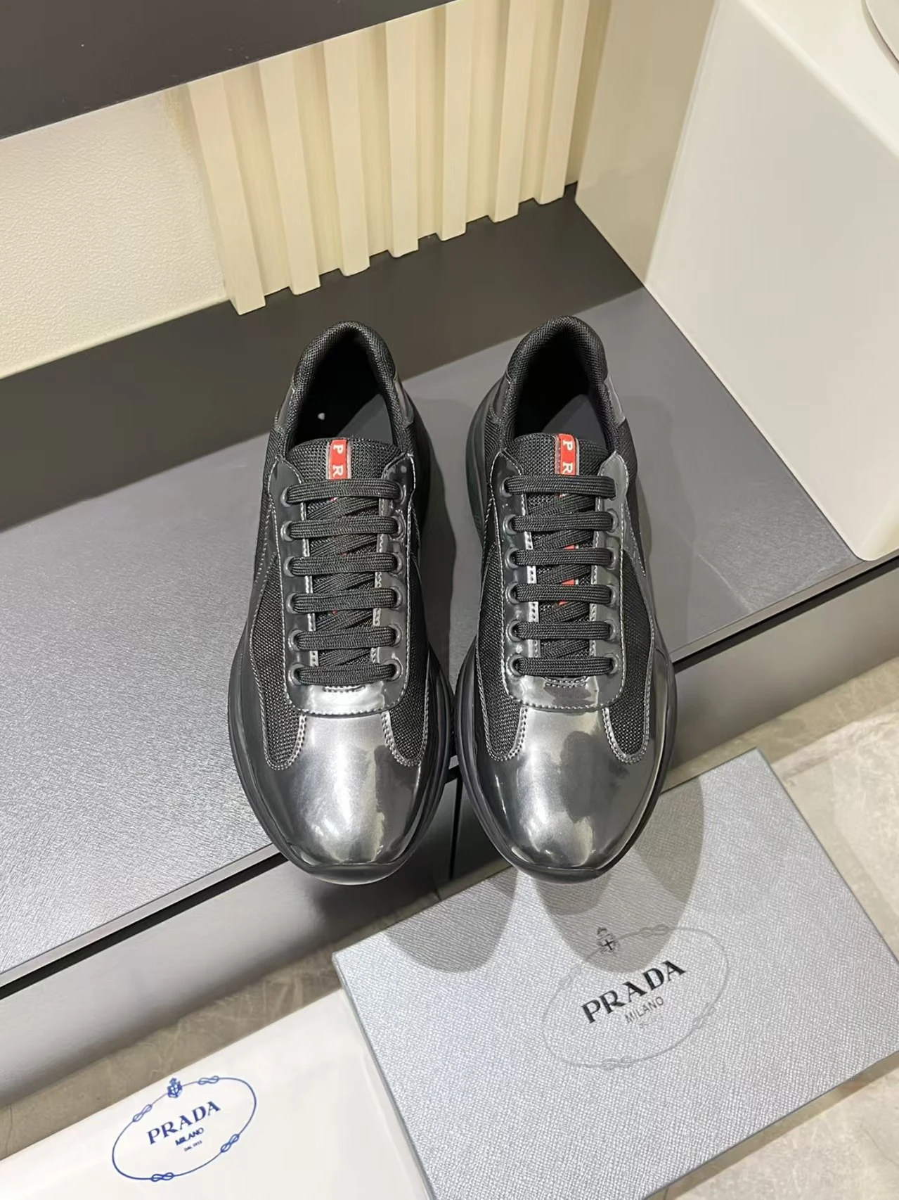 Prada top quality lacquer shoes