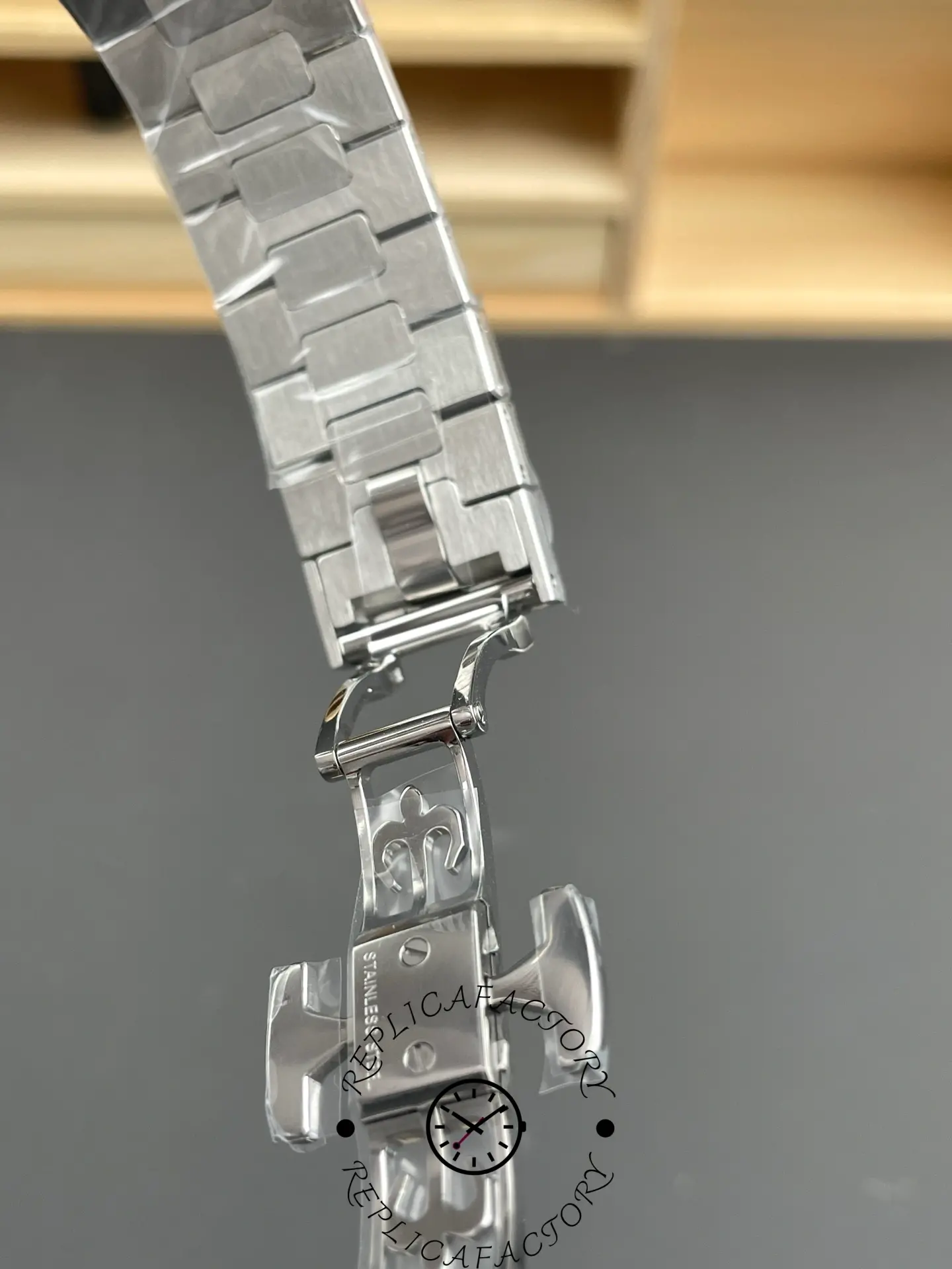 Replica Patek Philippe Nautilus 5712 1A 001 40mm Mens Watch
