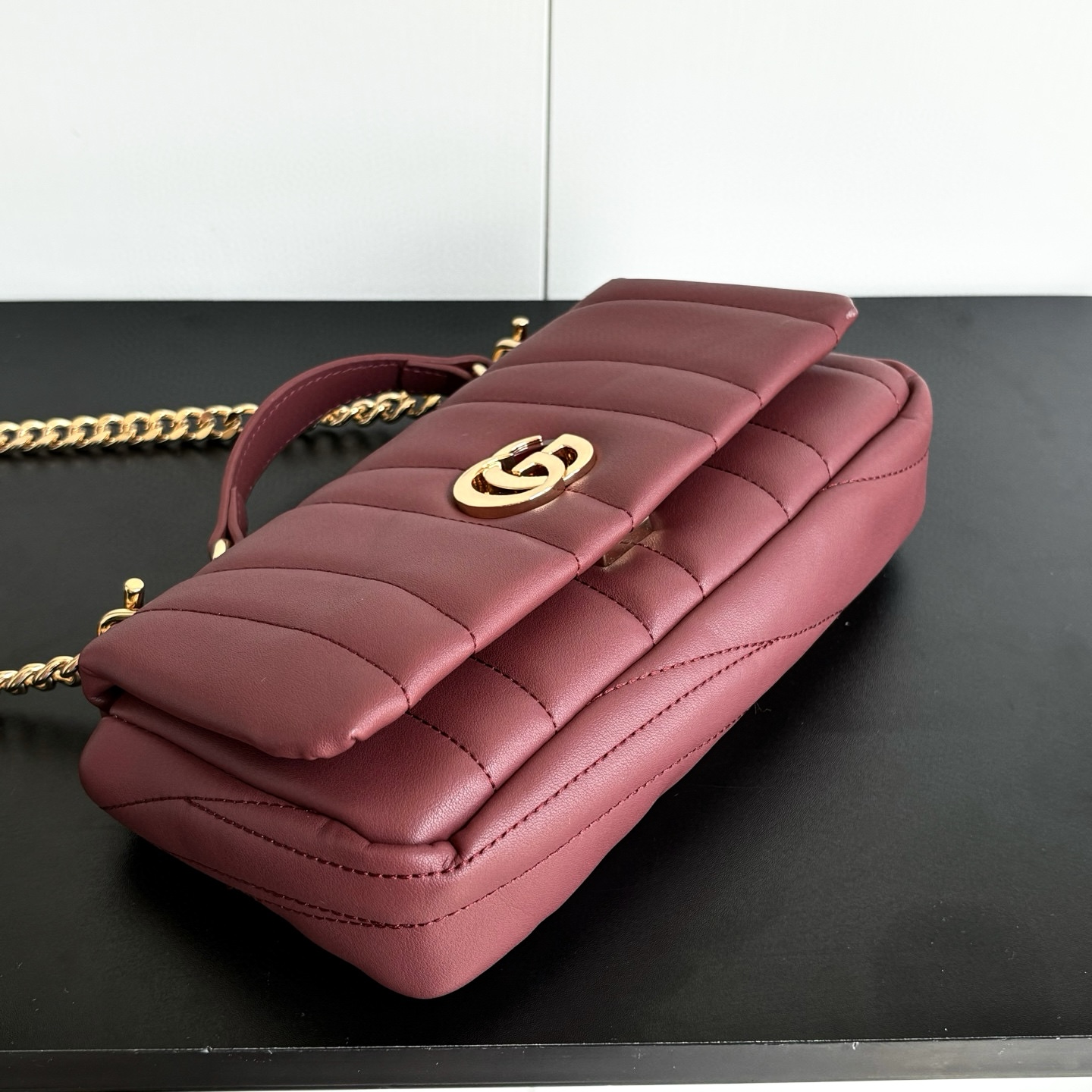 Gucci 806017 Full Leather Quilted Double G Chain Bag/Small Square Handbag (21 × 12.5 × 4.5cm)