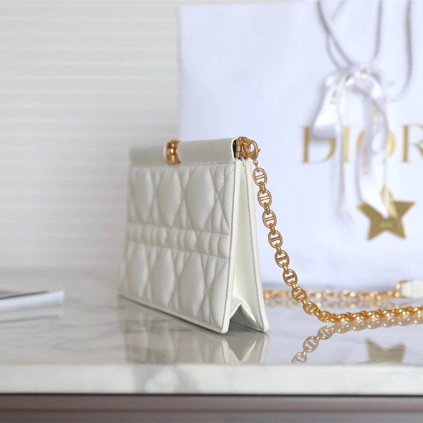 Dior Chain handbag / CaroColleNoire White / Sheepskin/S5166UDBB-M030