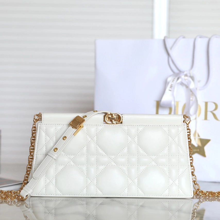 Dior Chain handbag / CaroColleNoire White / Sheepskin/S5166UDBB-M030