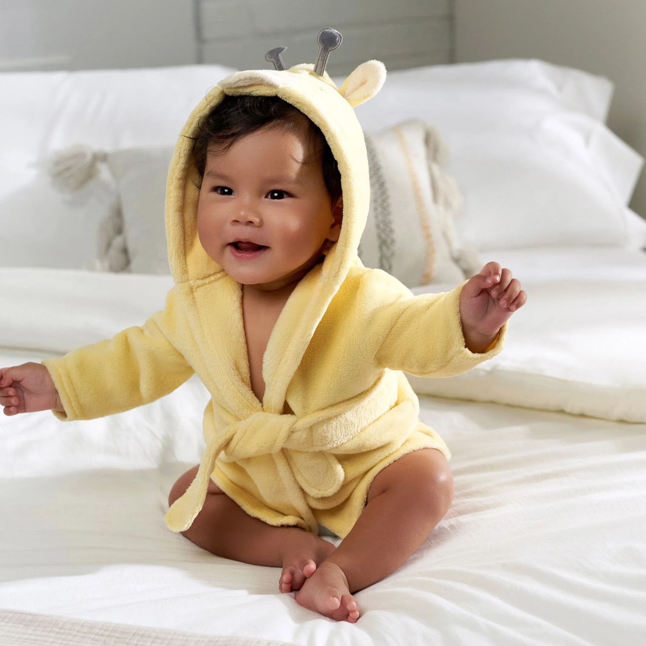Baby Neutral Giraffe Robe