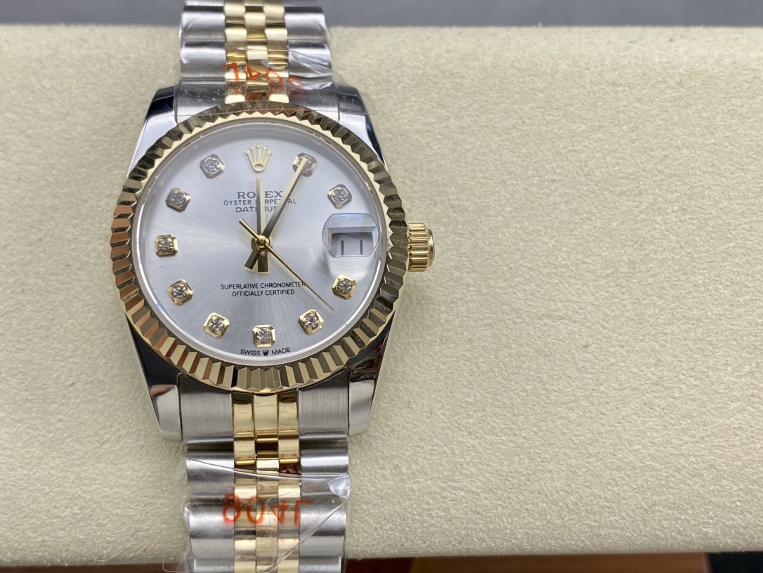 Women's Rolex Single Date Date 31mm [Diameter] 31mm [Movement] Equipped with imported fully automatic mechanical movement [Bezel] Rolex Ring Command triangular groove pattern/aperture/diamond bezel [Mirror] Scratch-resistant sapphire glass mirror