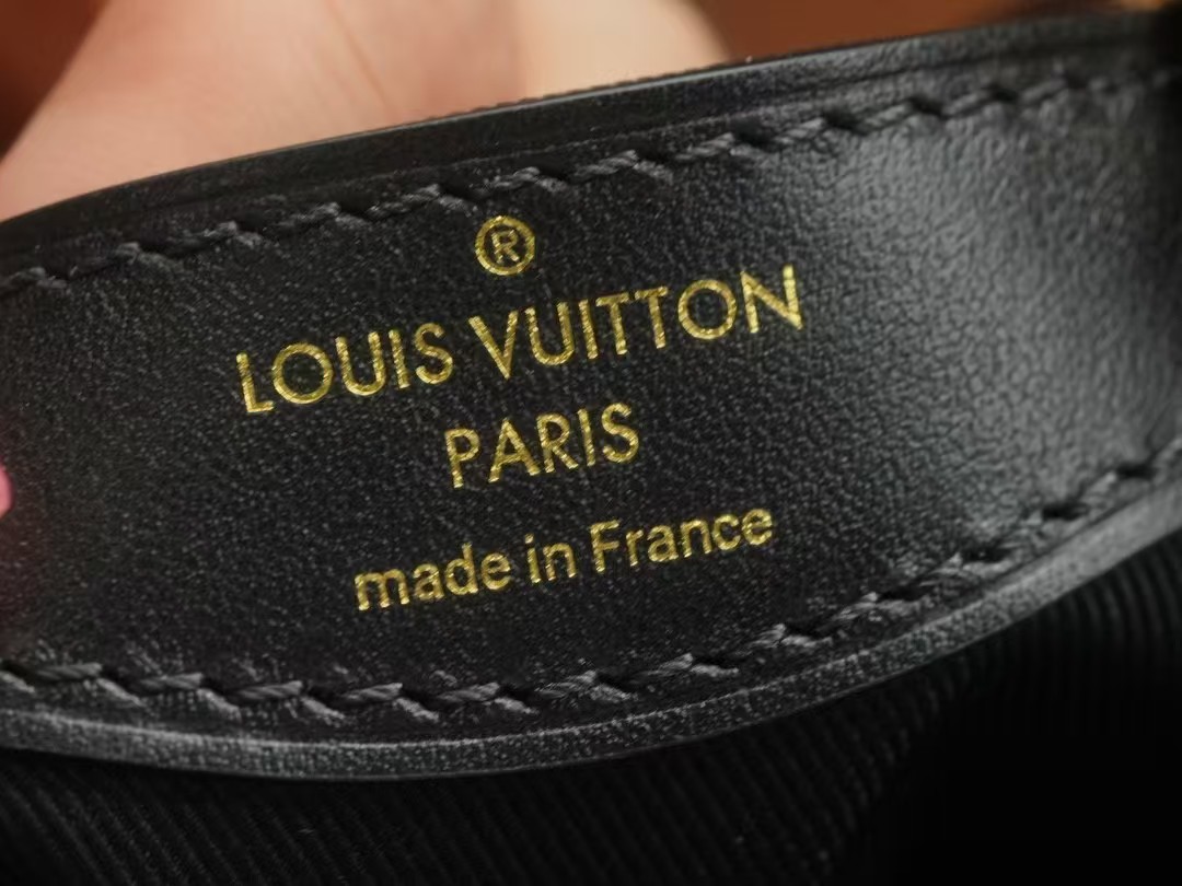 gg-550   Boulongne Croissant Bag (Black)