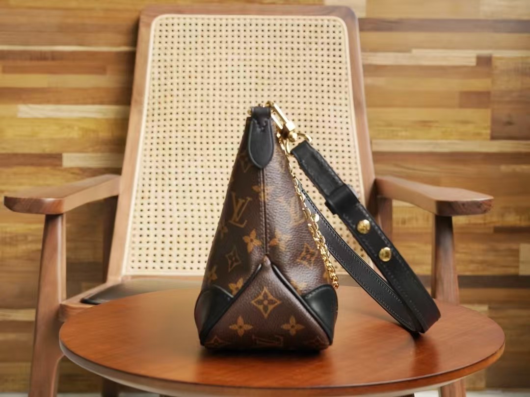 gg-550   Boulongne Croissant Bag (Black)