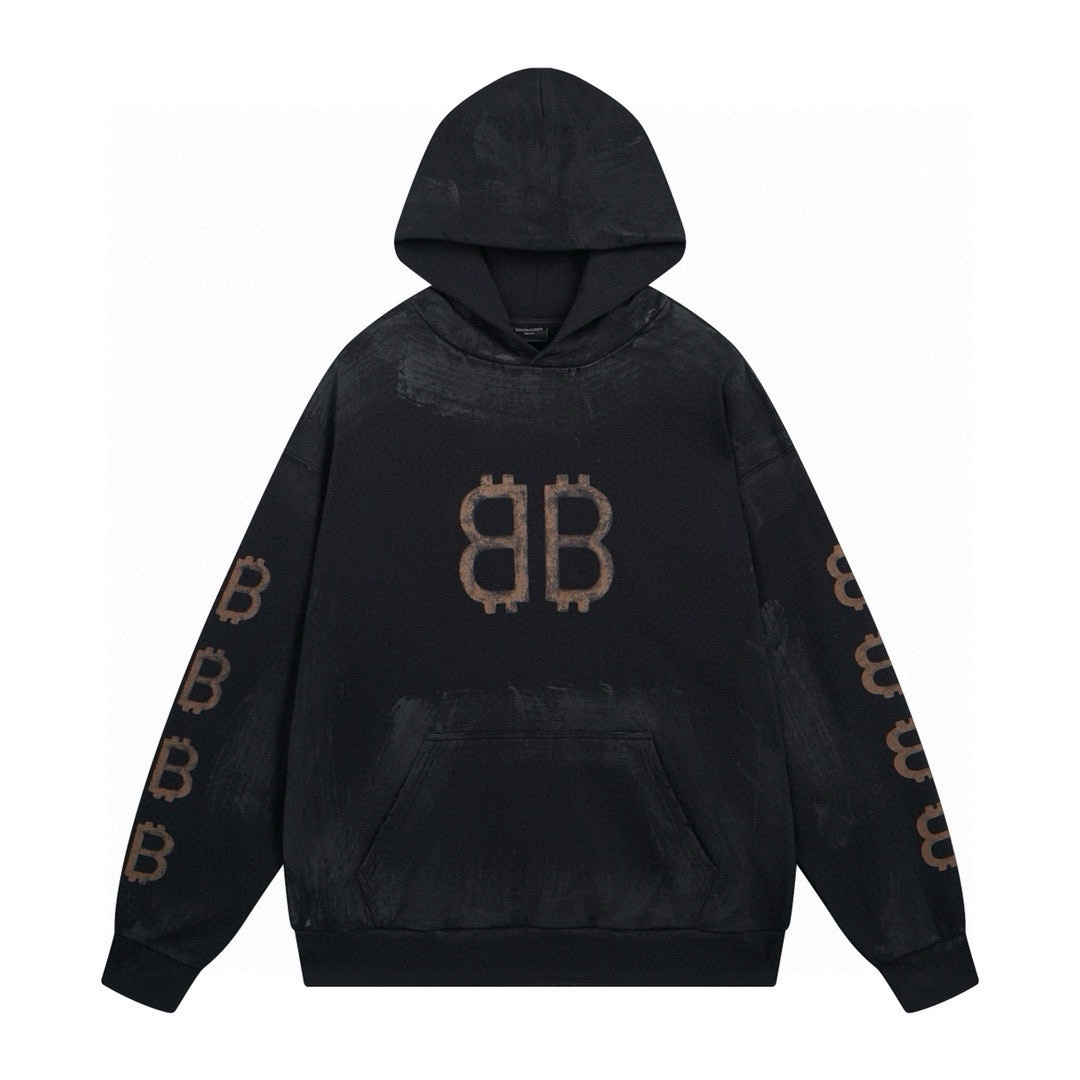 NB-290-519 BALENCIAGA/Paris Fashion Week 2024 SS Latest Mud-Dyed, Distressed, Hand-Painted and Torn BB Hooded Sweatshirt Sizes: XS - S - M - L XS S M L Bust Circumference: 124 128 132 136 Shoulder Width: 60 62 64 66 Length: 72 74 76 78 Sleeve Length: