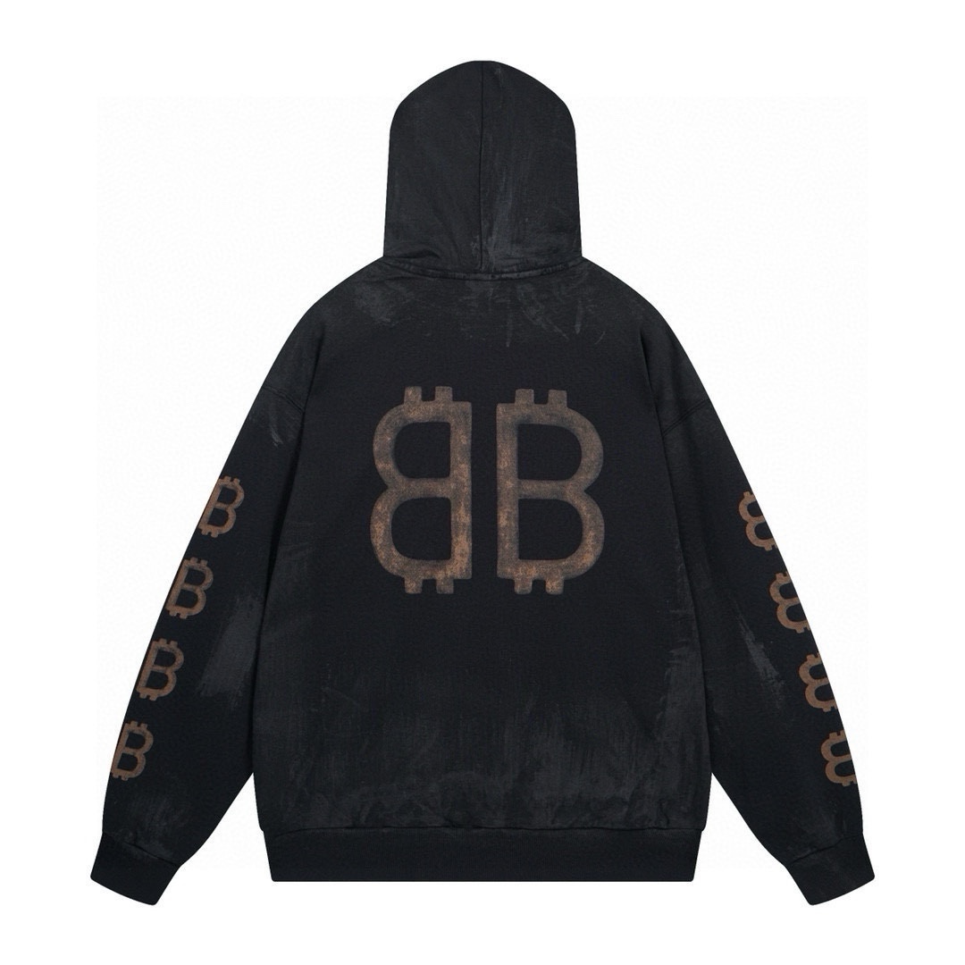 NB-290-519 BALENCIAGA/Paris Fashion Week 2024 SS Latest Mud-Dyed, Distressed, Hand-Painted and Torn BB Hooded Sweatshirt Sizes: XS - S - M - L XS S M L Bust Circumference: 124 128 132 136 Shoulder Width: 60 62 64 66 Length: 72 74 76 78 Sleeve Length: