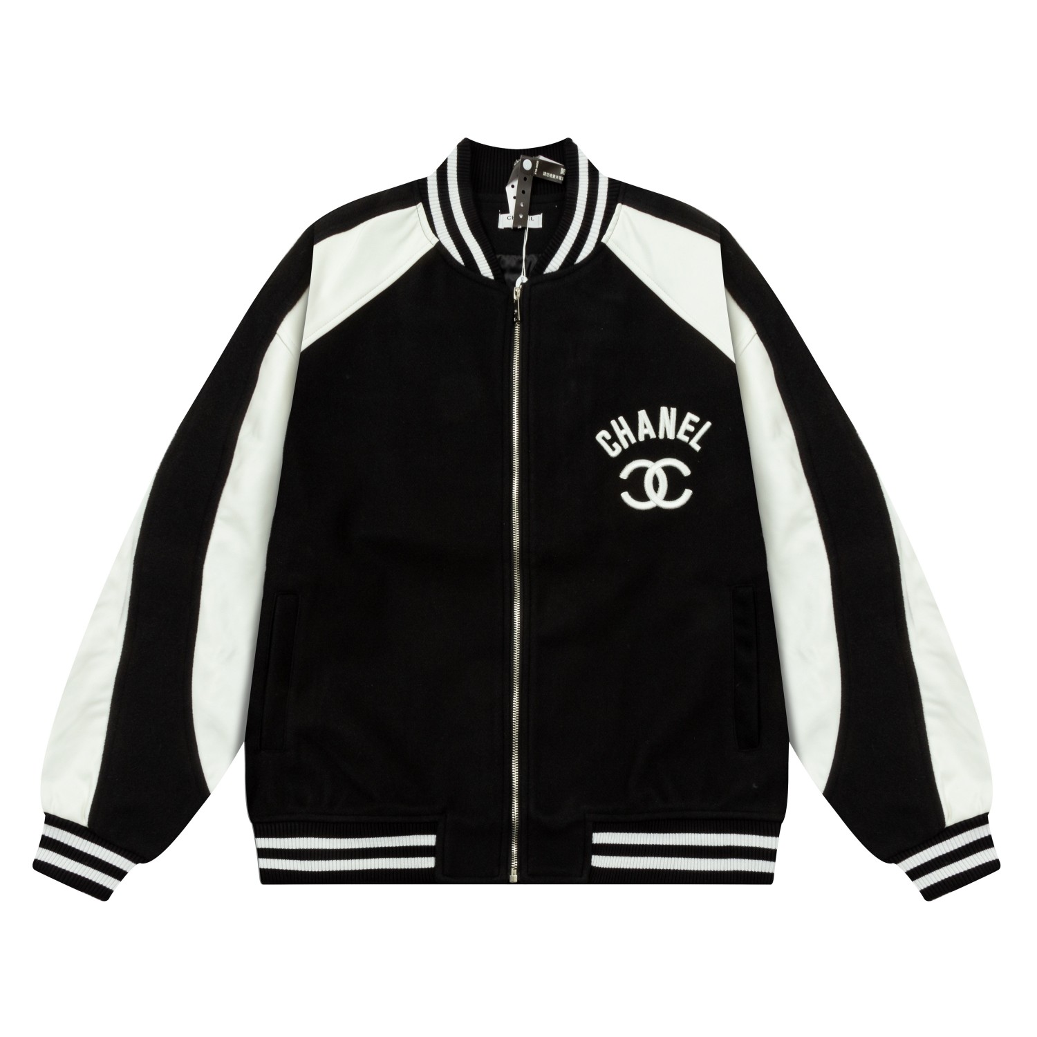 CHANEL spliced flocked embroidered baseball jacket. It has baked lacquer flat all-surface four-piece buttons (the buttons bear the logo).