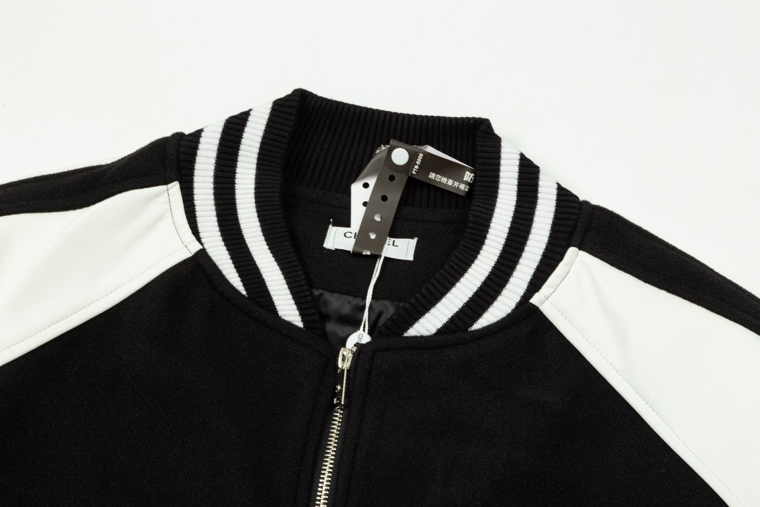 CHANEL spliced flocked embroidered baseball jacket. It has baked lacquer flat all-surface four-piece buttons (the buttons bear the logo).