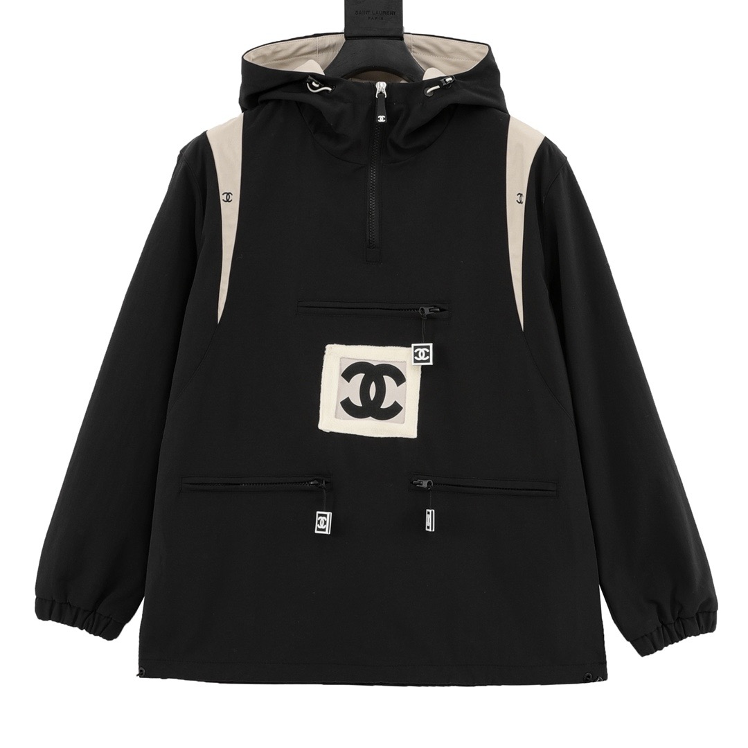 CHANEL embroidered slogan vintage zipper windbreaker jacket, a recommended style for spring and summer. It's a refreshing and clean vintage-style zipper jacket. This fresh and lovely hooded jacket gives people a very clean and high-end feeling.