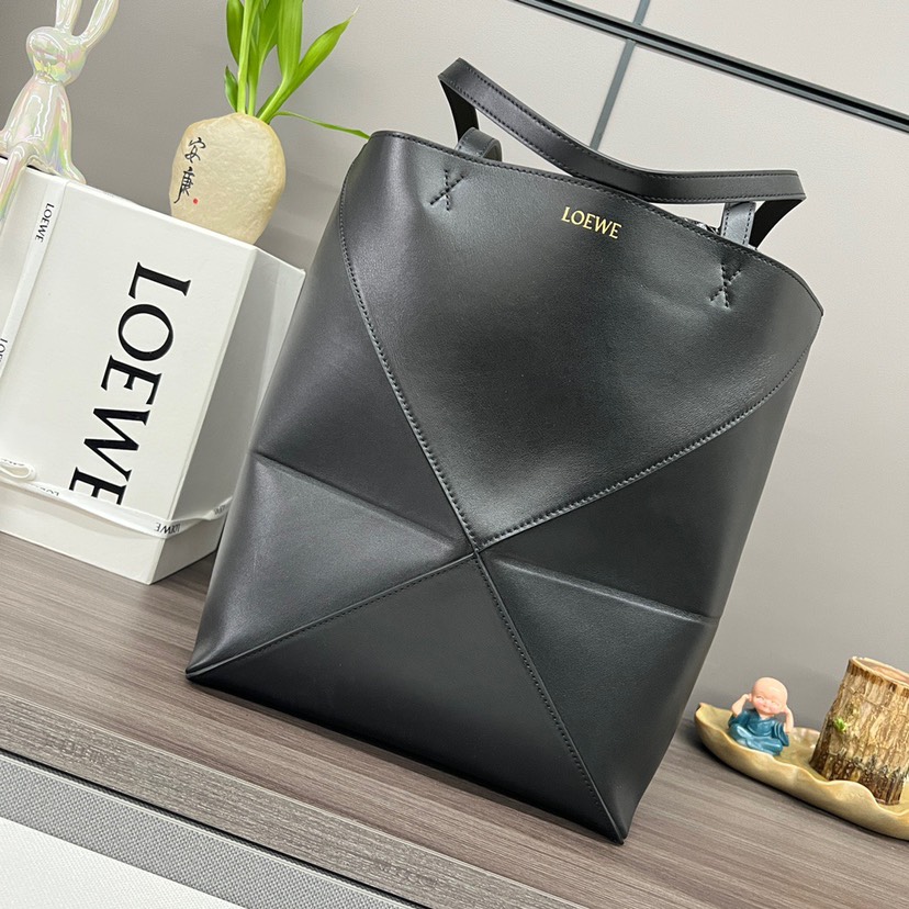 Loewe Puzzle Fold Tote in shiny calfskin Medium Black