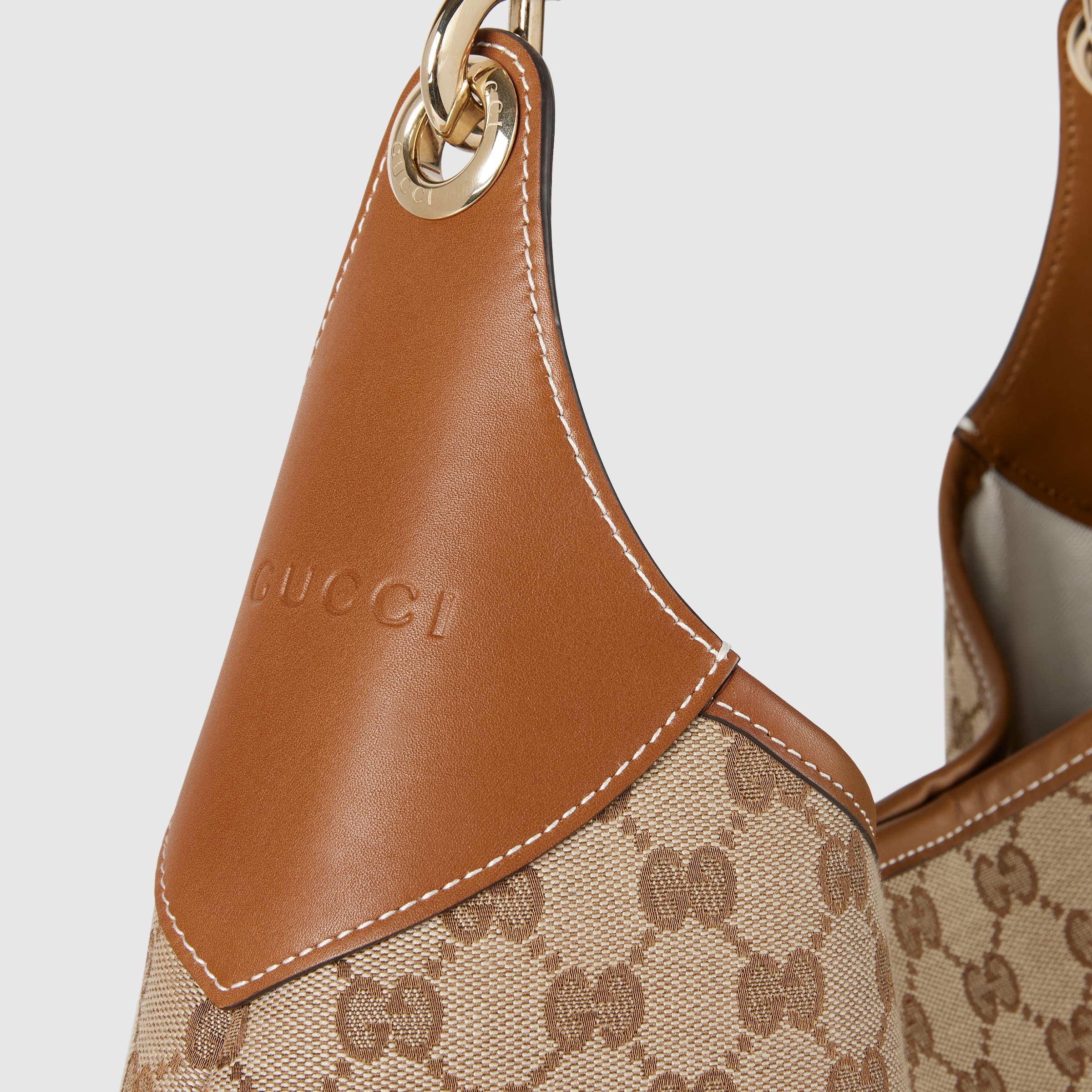 Gucci B Maxi shoulder bag