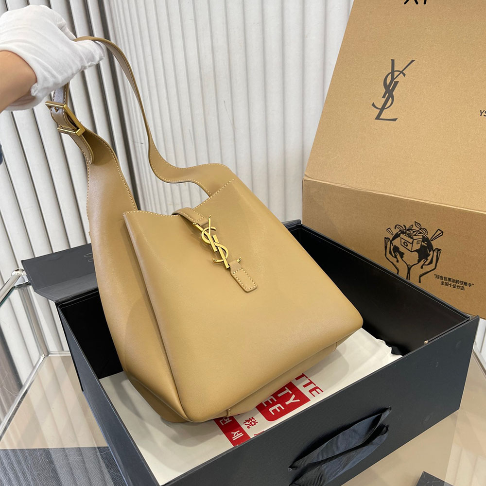 SAINT LAURENT Le 5 à 7 monogram-plaque shoulder bag