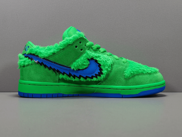 Dunk SB Low “Green Bear”× Grateful Dead