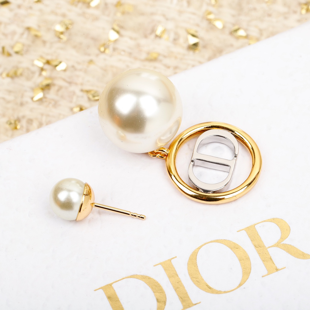 Christian Dior pearl earrings Jewelry