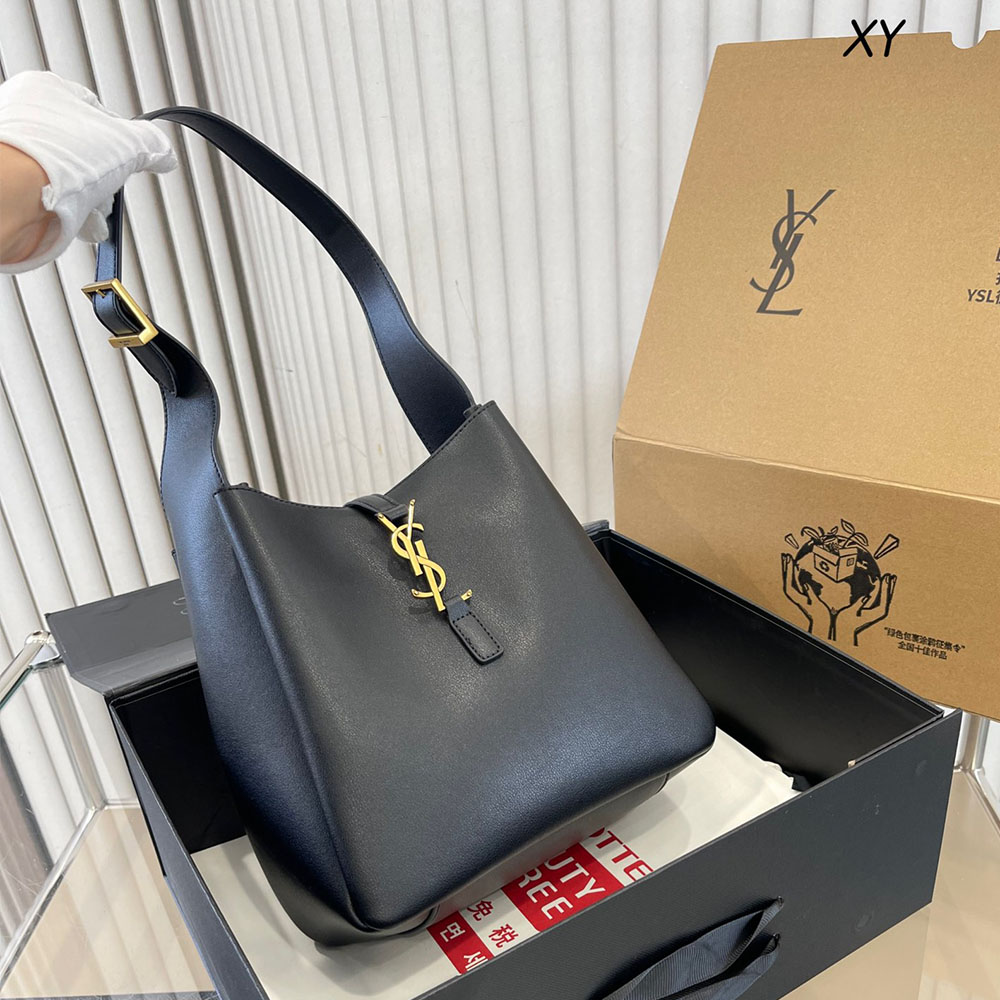 SAINT LAURENT Le 5 à 7 monogram-plaque shoulder bag