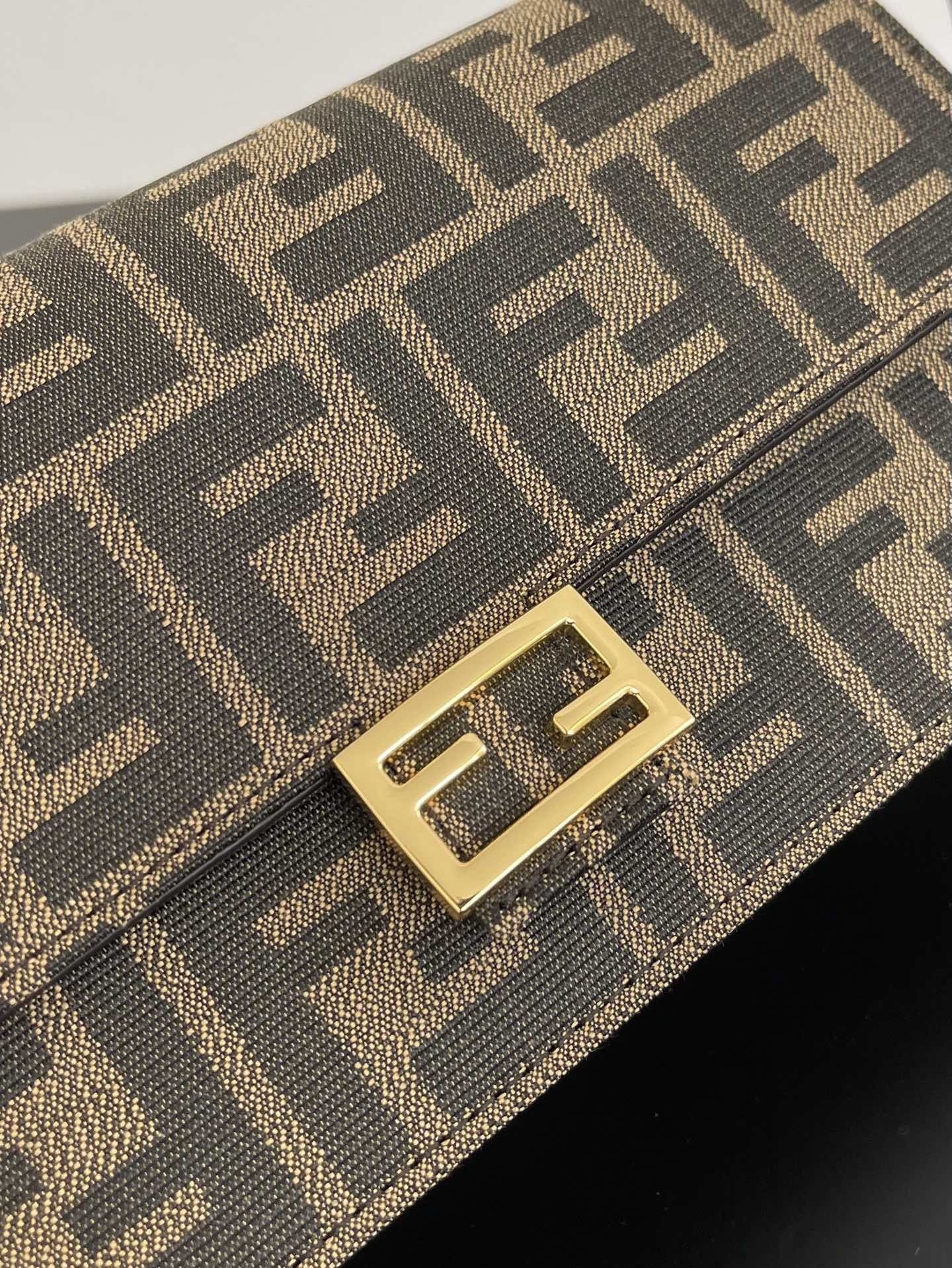 Fendi 2024 new WOC brown presbyopic chain hand armpit bag crossbody bag
