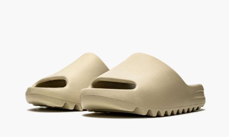 Yeezys Slide “Pure”