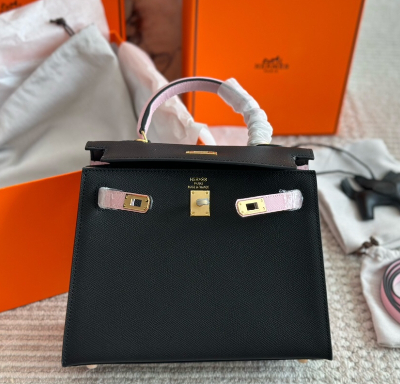 Hermès Kelly bag black and pink stitching