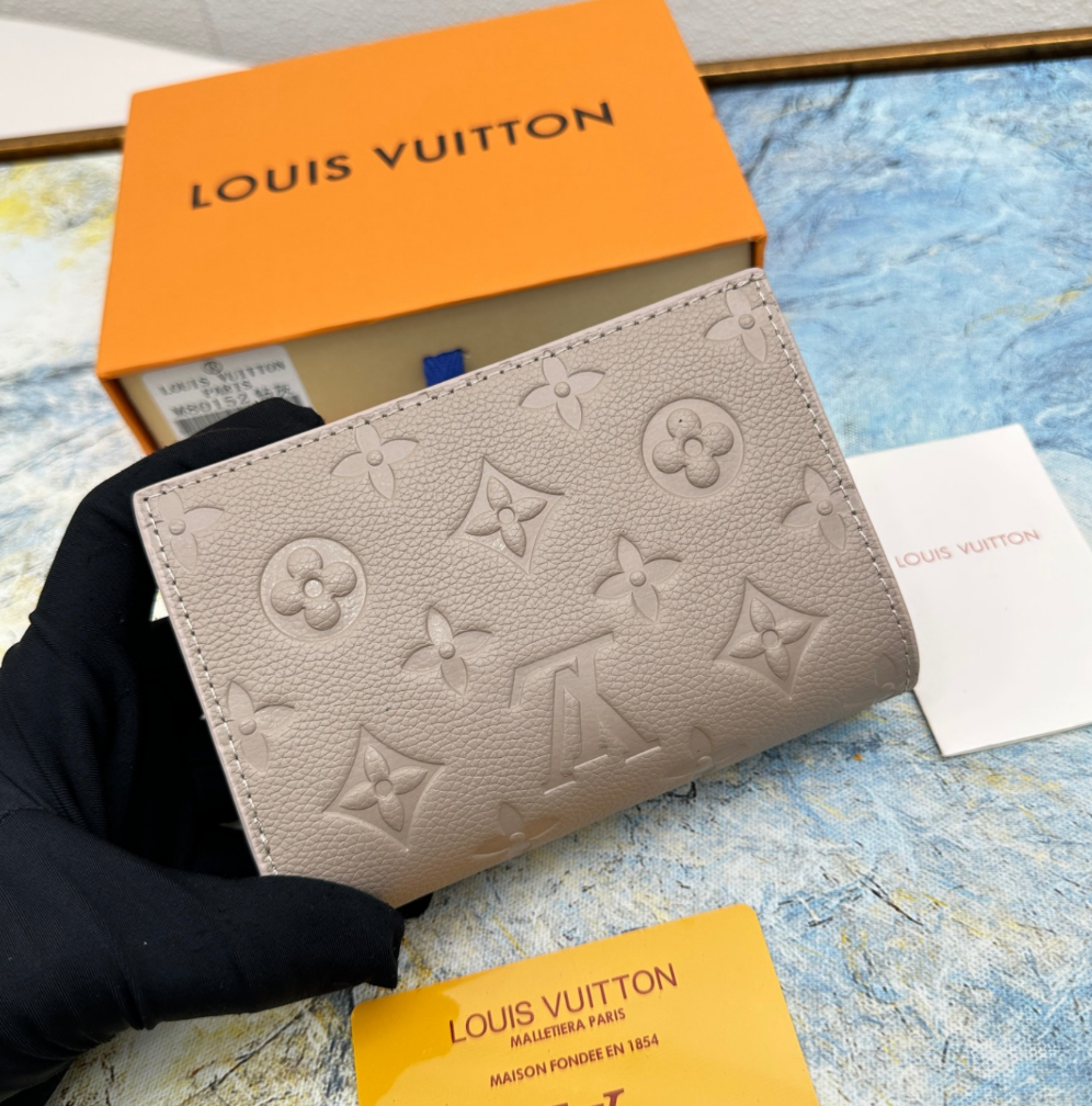 Louis Vuitton Top grain exquisite cowhide embossed zipper dark wallet