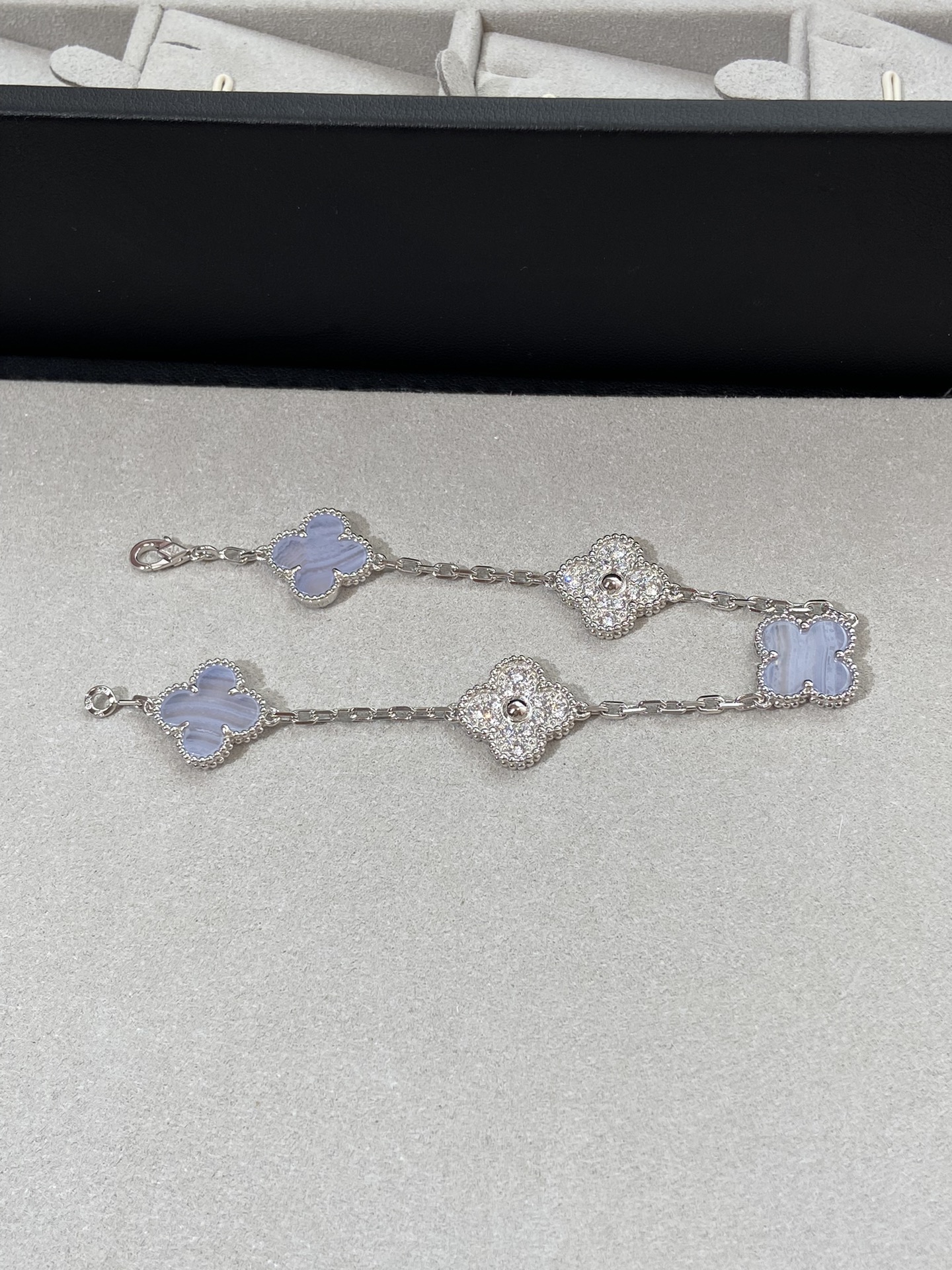 Van Cleef&Arpels Purple Jadeite Bracelet