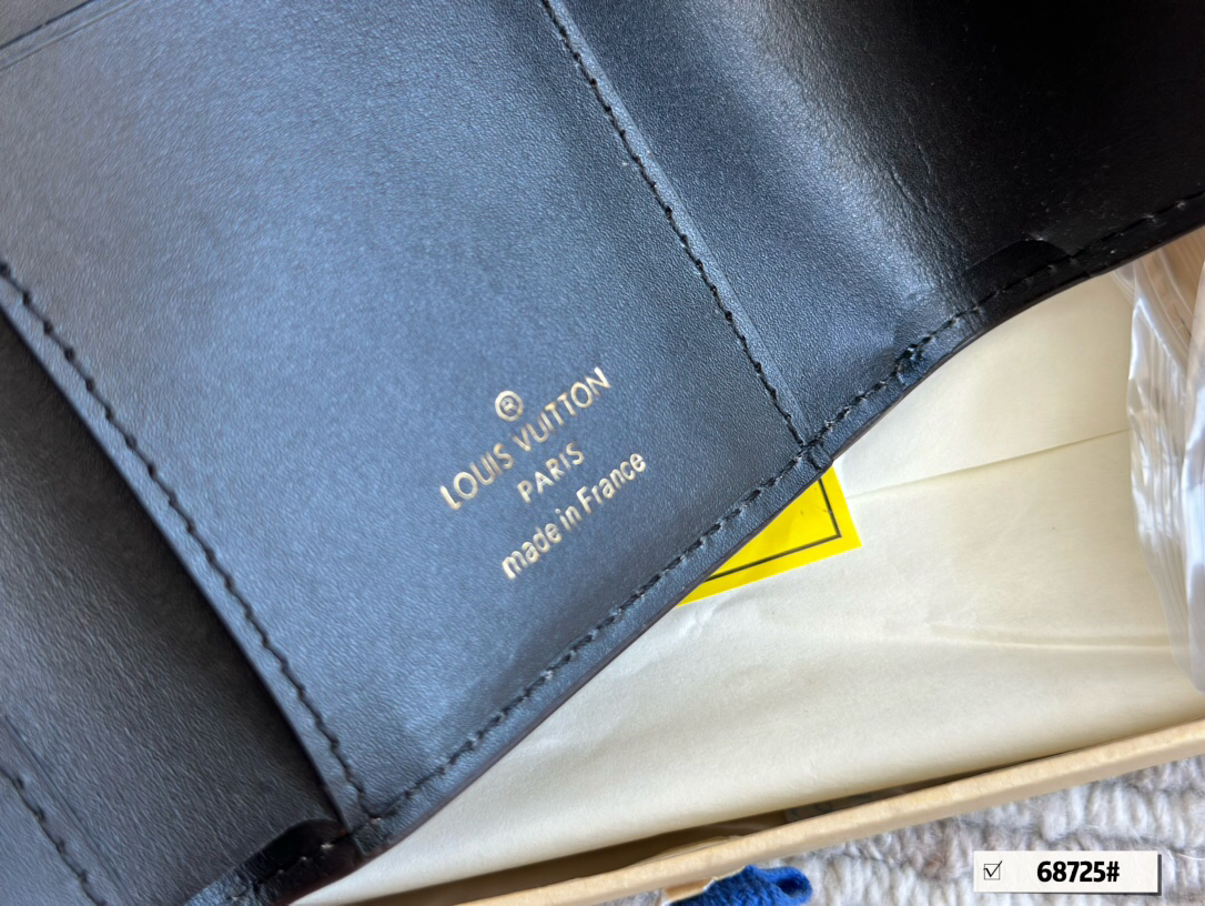 Louis Vuitton Printed Small Wallet Card Holder