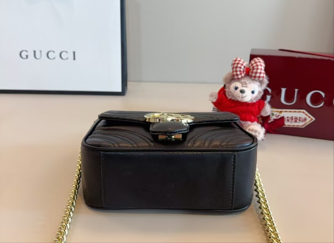 GUCCI New Handheld Horse Mask