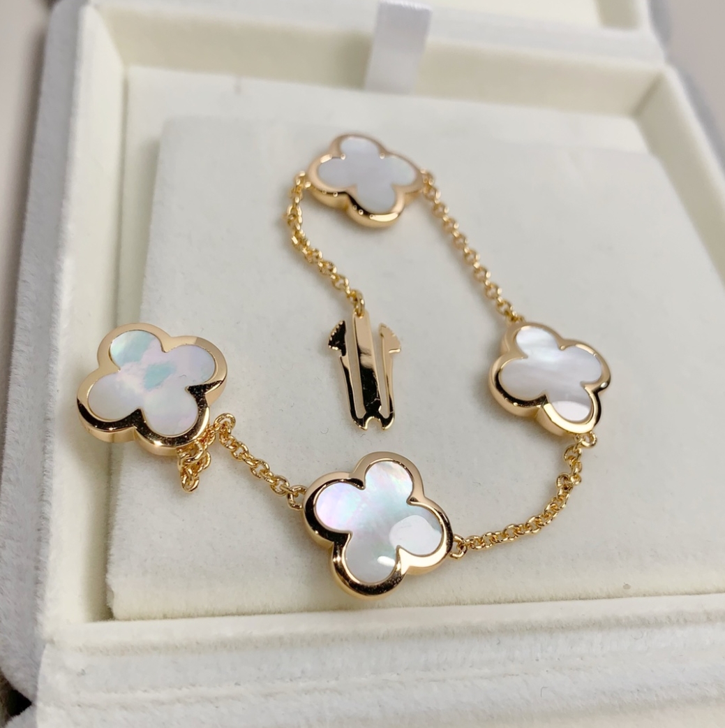 Van Cleef & Arpels new white mother-of-pearl four-flower bracelet rose gold