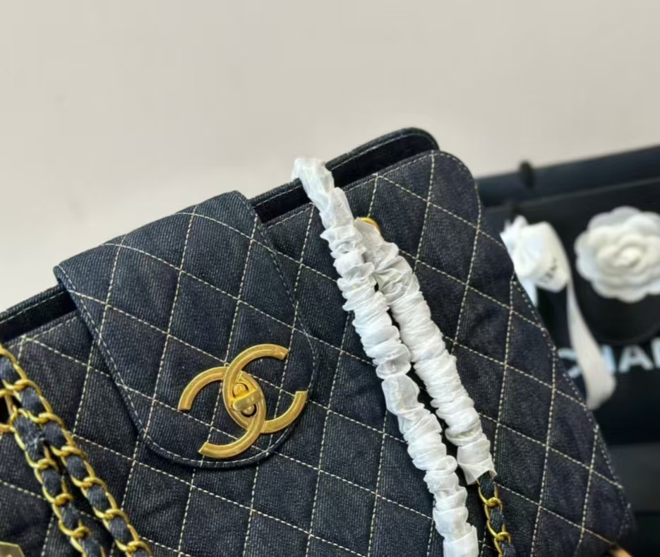 Chanel vintage chain tote bag
