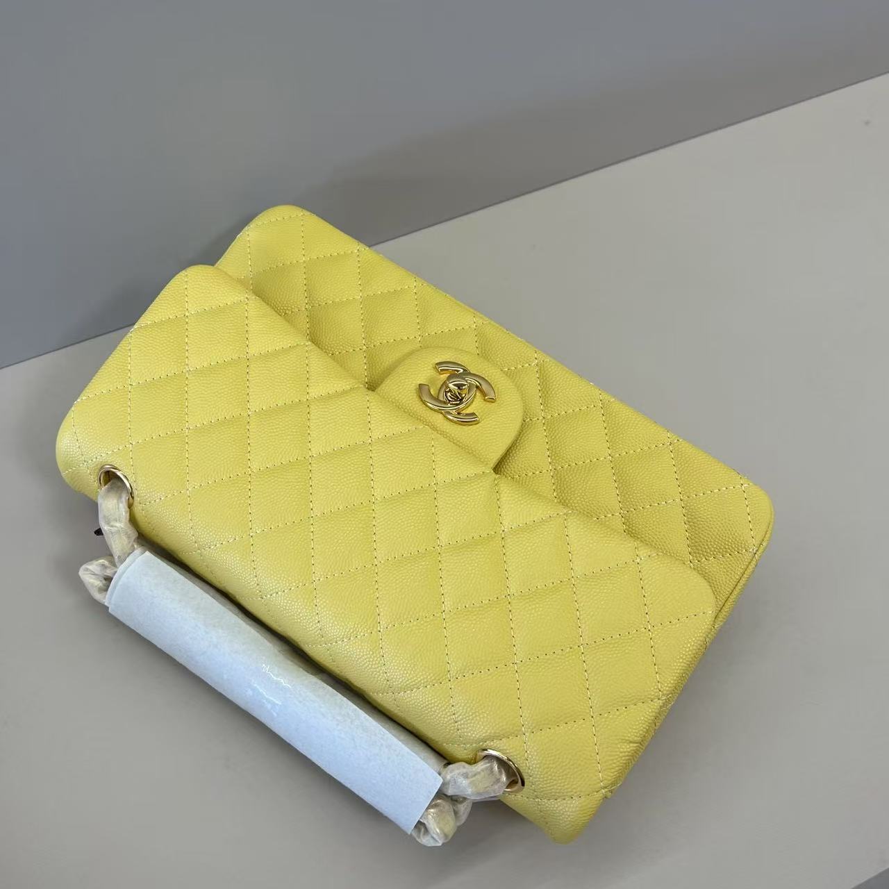 Chanel Caviar CF Medium 25CM 01