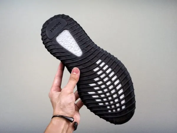 Yeezy350 Boost V2 “Core Black Red”