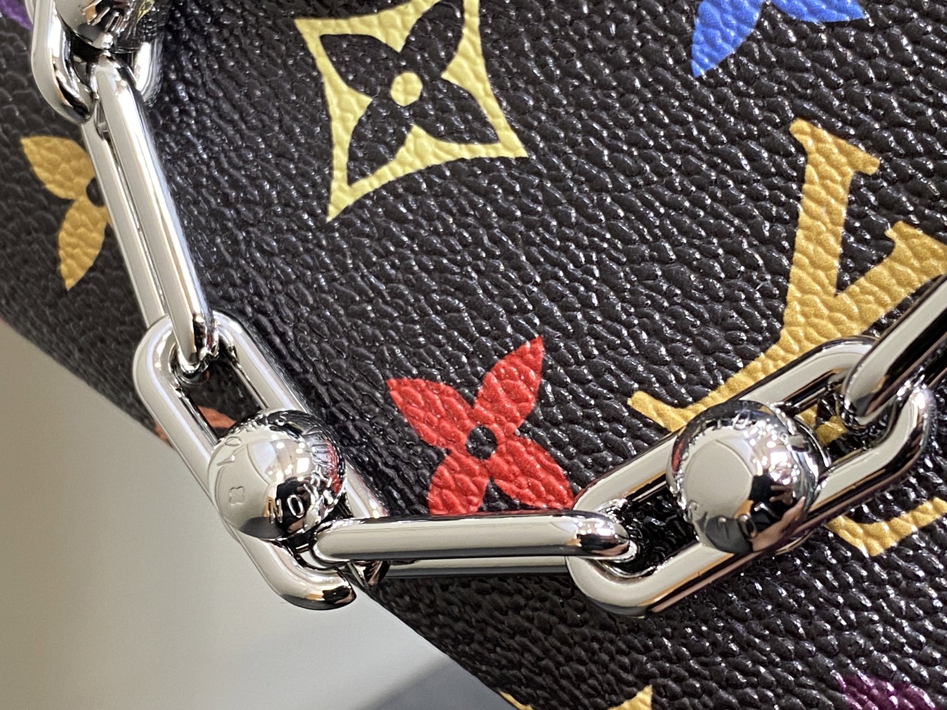 Louis Vuitton x TM ONTHEGO EAST WEST CHAIN ​​Handbag