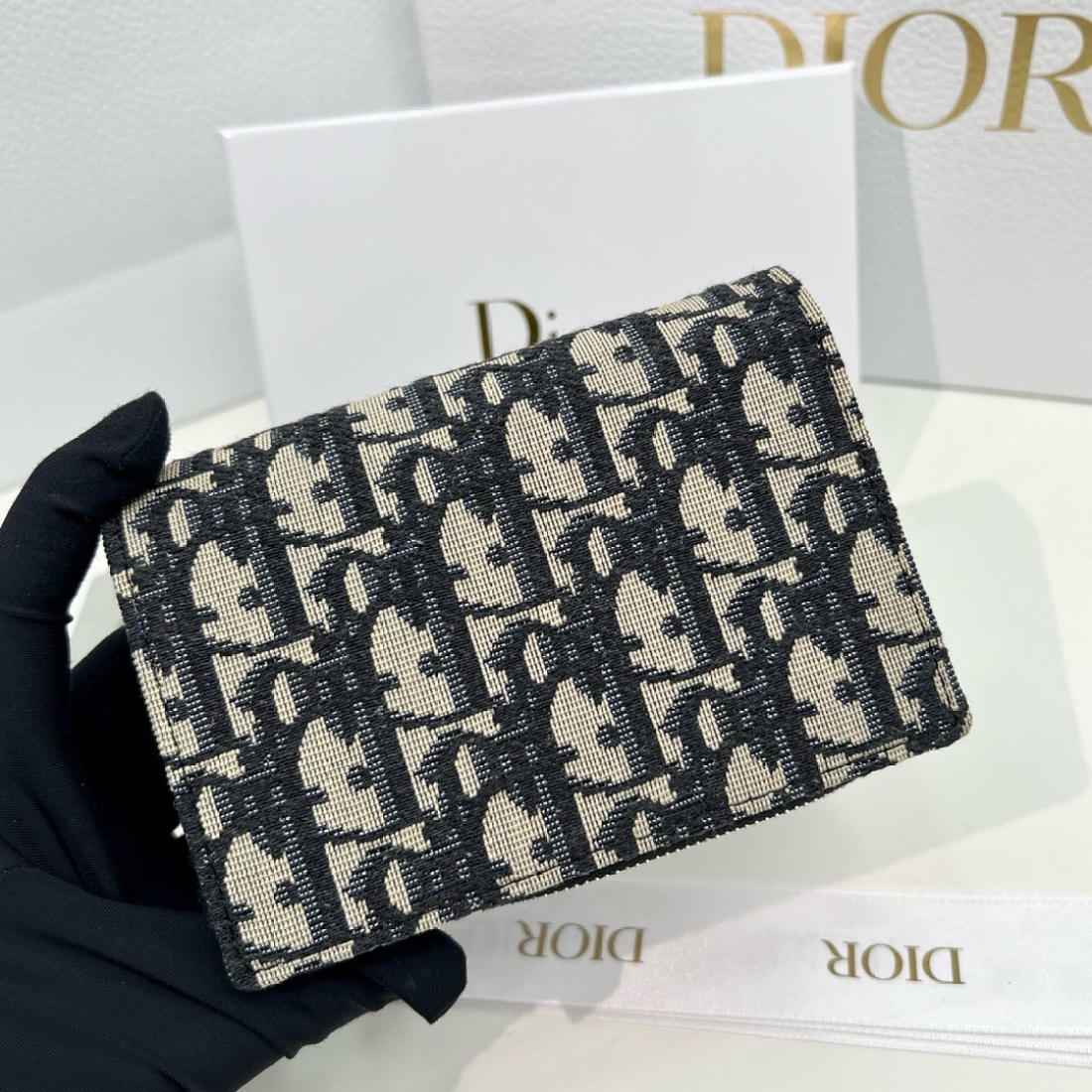 Dior 30 Montaigne Zipper Wallet
