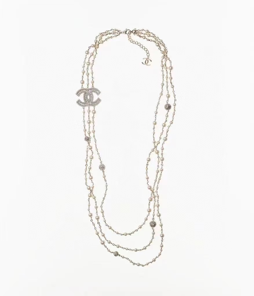 Chanel Pearl Sweater Necklace
