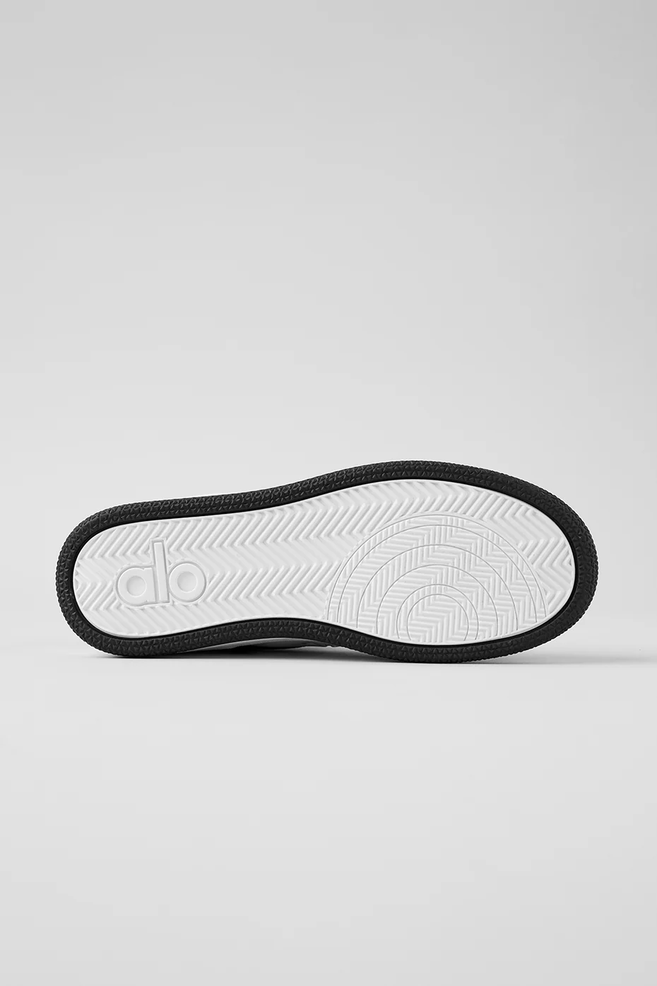 Alo Yoga Recovery Mode Sneaker - Black/White