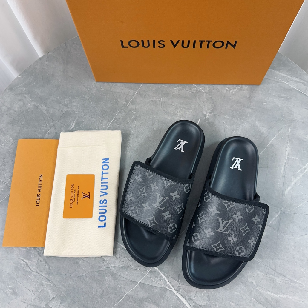 Louis Vuitton Spring and summer new fashionable and beautiful retro rubber slippers