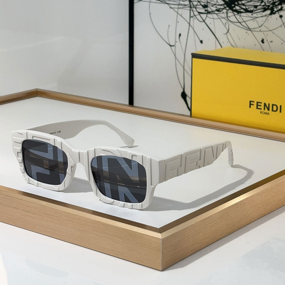 Fendi Full frame Logo Sunglasses Top quality