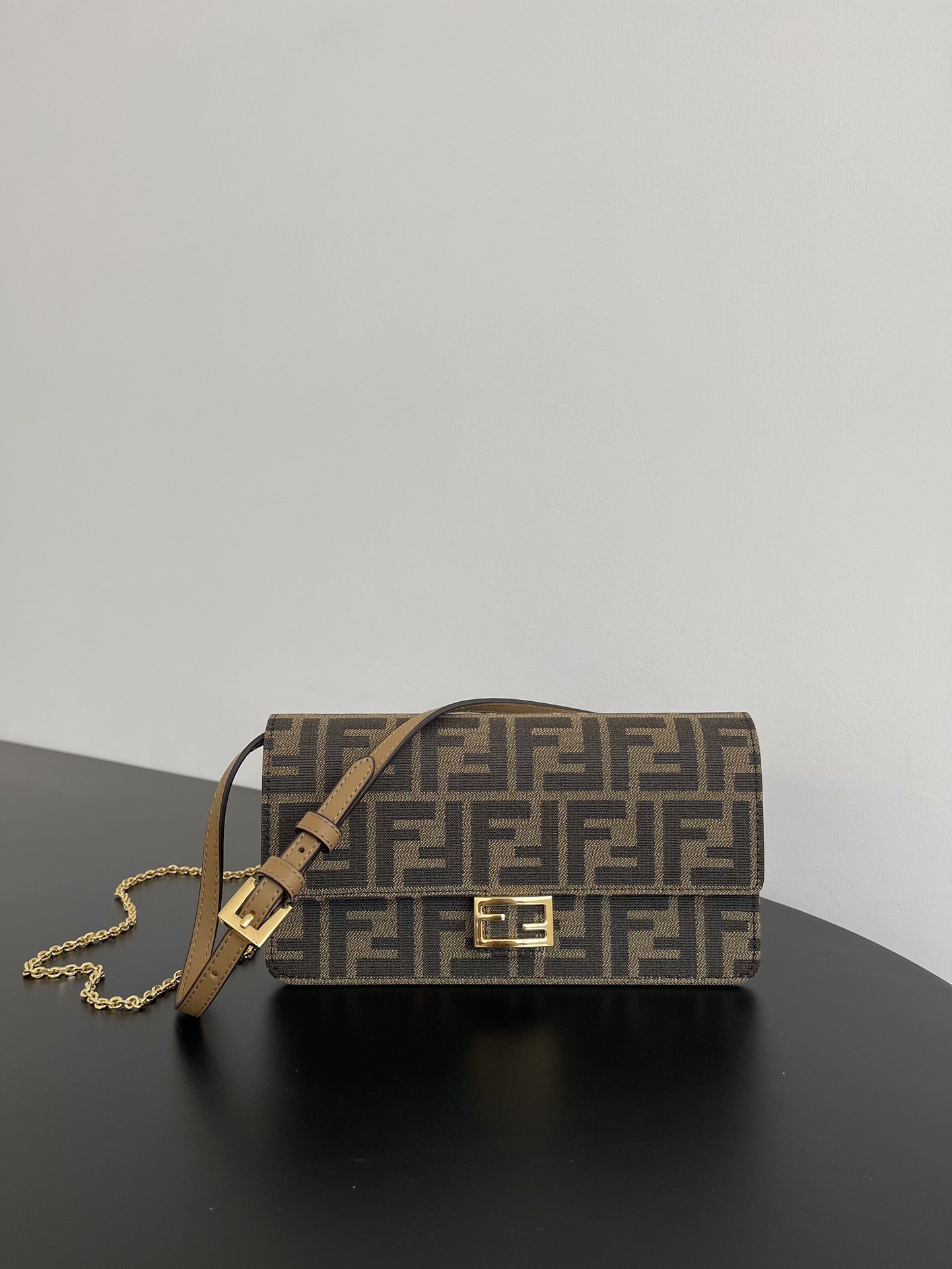 Fendi 2024 new WOC brown presbyopic chain hand armpit bag crossbody bag