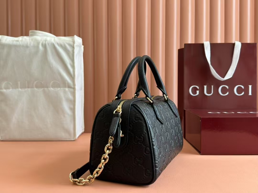 GUCCI GG Emblem small tote